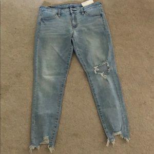 Low rise light wash jeans